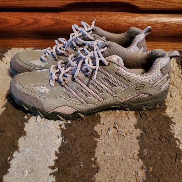 Skechers - Picture 1 of 8